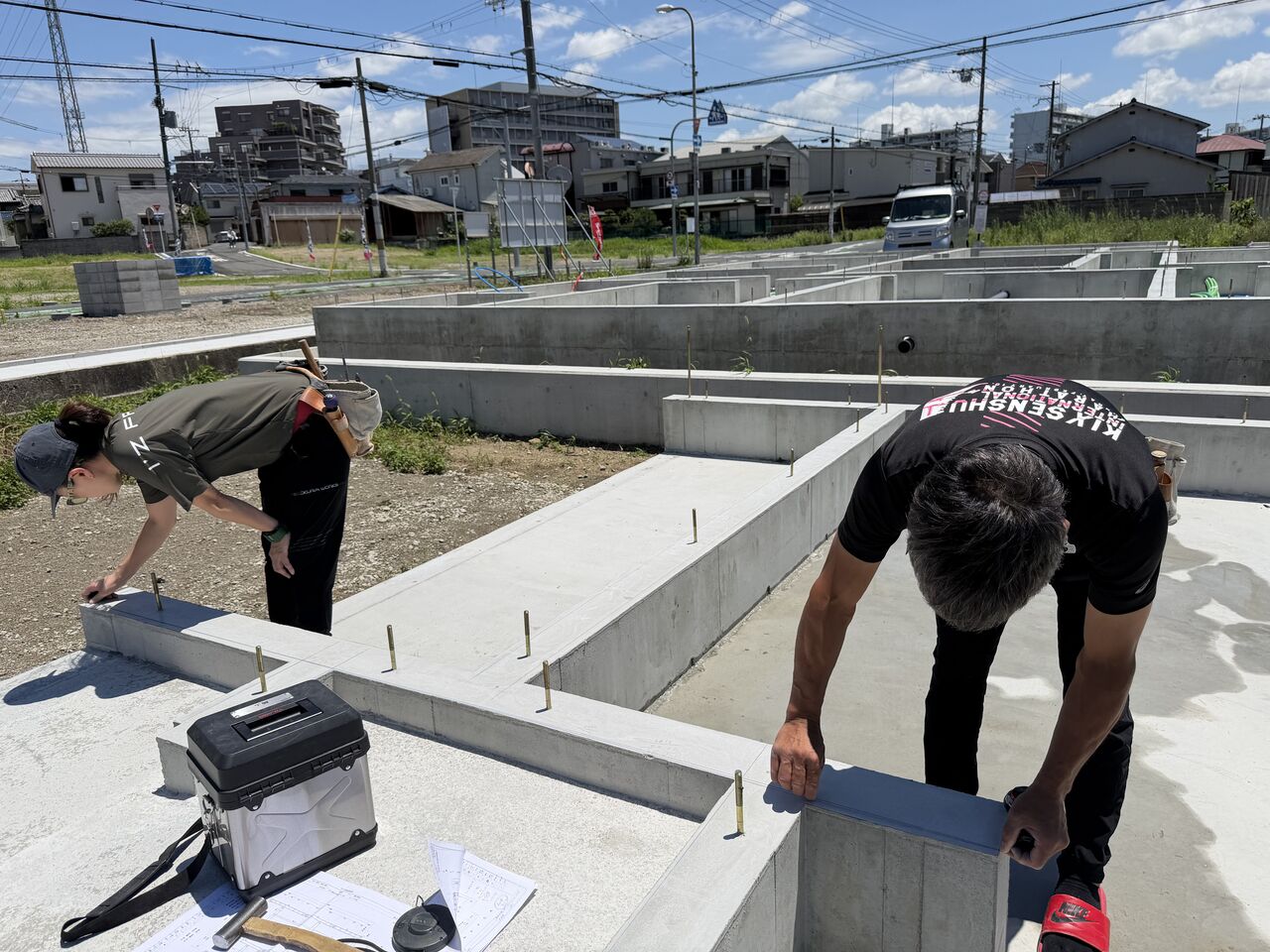 職人の魂が宿る現場： 今週末に上棟を迎える「墨出し」の現場から